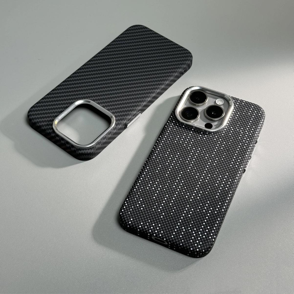 Coque iphone carbone noir et blanc 